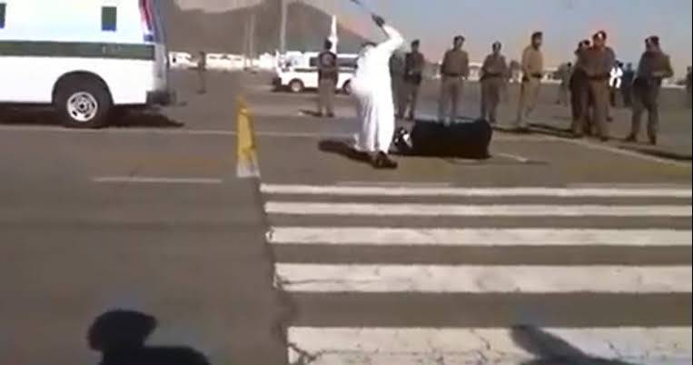 عقوبة رادعة لانتهاك الحرمات: حقيقة إعدام رجل وامرأة بتهمة فعل الفاحشة داخل مسجد في مكة