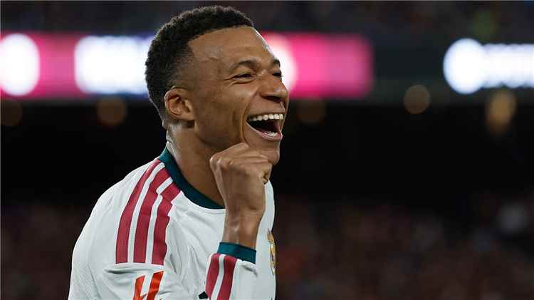 مبابي يعتذر للصين بعد أزمة تصريحاته وتعليق بث الدوري الإسباني