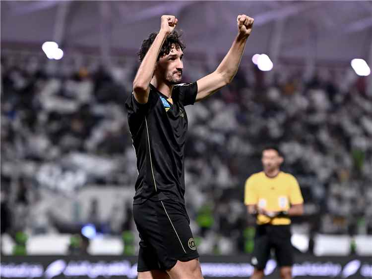 الشباب يكتسح الأهلي بسداسية مقابل هدف في دوري روشن السعودي