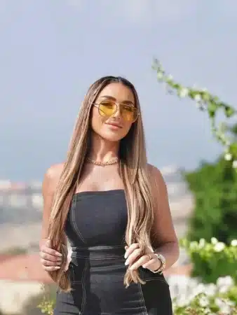 سارة سلامة بالجنيز تثير الجدل بإطلالة جديدة رجعت من جديد تسرق الأضواء