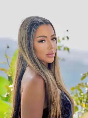 سارة سلامة تخطف الانظار باطلالتها الجريئة