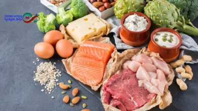 أطعمة صحية مفيدة لالتهاب المفاصل تشمل الأسماك، المكسرات، التوت، والخضروات الصليبية.
