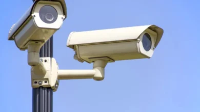 شبكة كاميرات مراقبة حديثة في منطقة حضرية - أدوات أمنية فعالة في مكافحة الجريمة وحماية المجتمع