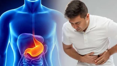 علاج القرحة المعدية تشمل عرق السوس، زنجبيل، كركم، بابونج، ثوم، ألوفيرا، وحلبة