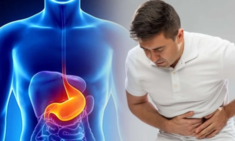 علاج القرحة المعدية تشمل عرق السوس، زنجبيل، كركم، بابونج، ثوم، ألوفيرا، وحلبة