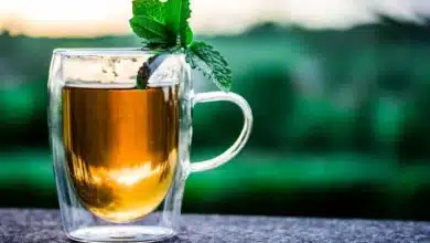  7 مشروبات طبيعية تهدئ القلق والتوتر مثل شاي البابونج واللافندر