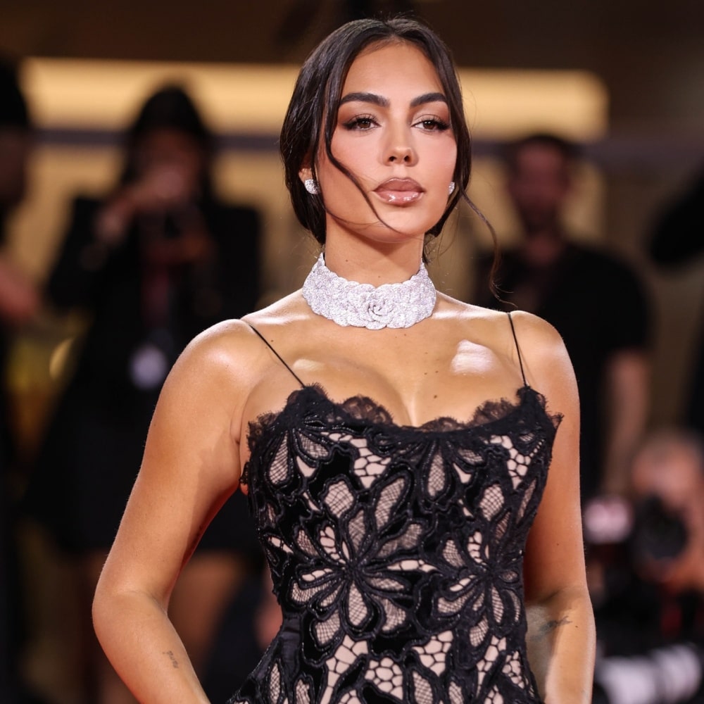 خاتم خطوبة جورجينا رودريغيز يخطف الأضواء في مهرجان فينيسيا السينمائي 2025 1