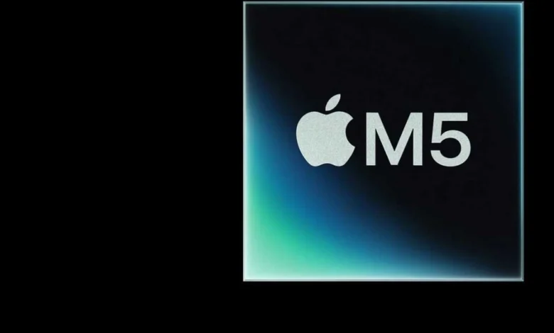 Apple تُطلق ثورتها الجديدة: MacBook Pro 14 بوصة بشريحة M5 تُعيد تعريف الذكاء الاصطناعي الشخصي 1 MacBook Pro 14