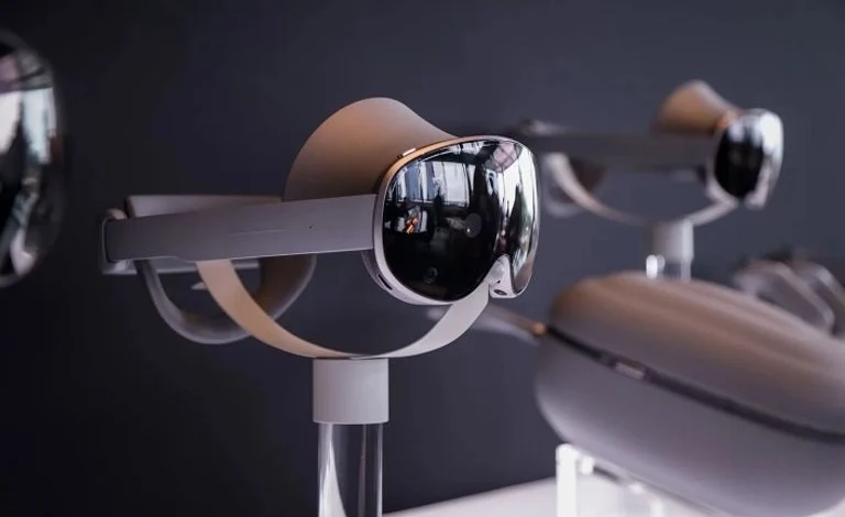 سامسونج تدخل المعركة: سماعات الواقع الافتراضي الجديدة على الأبواب.. والجمهور ينتظر المنافسة الشرسة مع أبل فيسون بر 15 سماعات الواقع الافتراضي