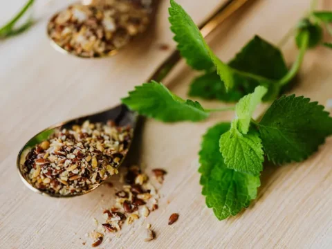 10 أعشاب منزلية تخفض السكر