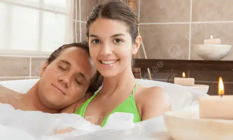 لماذا أمر النبى الزوجين بضرورة الاستحمام معا ولو لمرة واحدة فى العمر..؟ و ماهى الحكمة من ذلك 1 استحمام الازواج