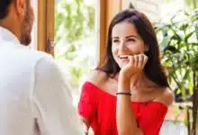 أكثر من مجرد مظهر.. ما السر الحقيقي الذي يلفت نظر الرجل للمرأة من النظرة الأولى؟ 8 يلفت نظر الرجل للمرأة