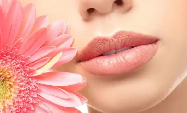 شفاه وردية خلال 3 أيام.. خلطات طبيعية سحرية ستجبرك على التخلي عن أحمر الشفاه 1 خلطة توريد الشفاه