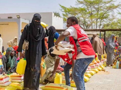 يعلن الهلال الأحمر القطري عن فتح باب التسجيل للحصول على مساعدة مالية وسلة غذائية شهرية 2 2453755498