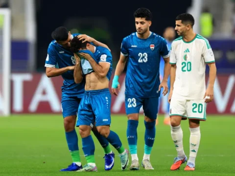 مفاجأة المجموعة الرابعة.. العراق يخسر أمام الجزائر ويتأهلان سويًا إلى ربع نهائي كأس العرب 2025 8 3242543534543