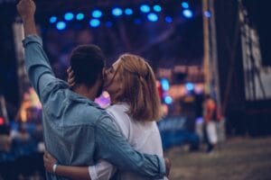 كيف تجلب المرأة المتزوجة إليك؟