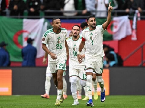 انتصار ساحق.. الجزائر تفتتح مشوارها في كأس أمم إفريقيا 2025 بثلاثية في مرمى السودان 1 43242425345435
