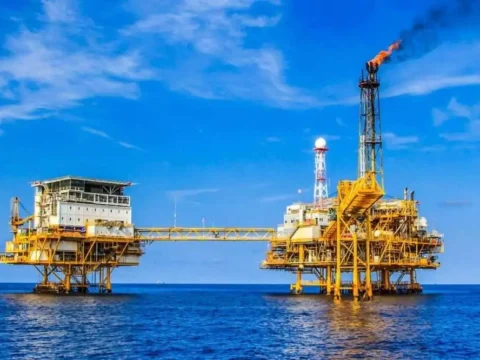زلزال اقتصادي يضرب العالم.. العثور على 65 حقل نفطي عملاق في هذه الدولة سيقلب الموازين.. ثروتها القادمة ستفوق أموال ودخل دول الخليج مجتمعة 1 77766878989