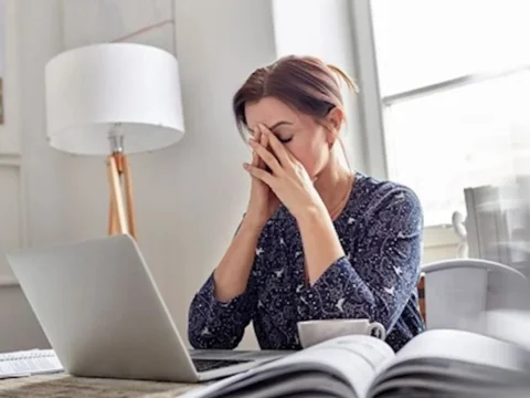 هرمون التوتر: 5 علامات تحذيرية لارتفاعه وكيف تروضه 2 2025 4 16 14 20 16 748