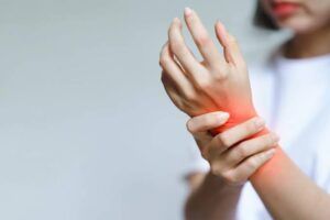 علاج التهاب المفاصل بالكركم 2026: نتائج واعدة ودليل علمي شامل 3 Treating arthritis with turmeric
