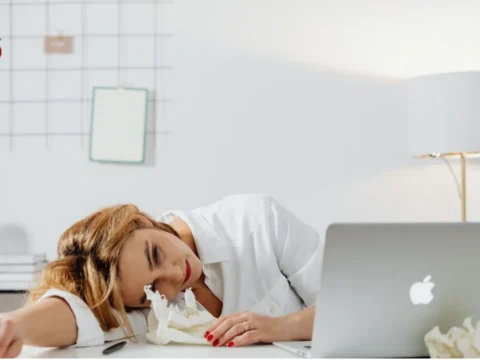 النعاس النهاري.. جرس إنذار لمرض صامت يهدد قلبك 5 Feeling sleepy