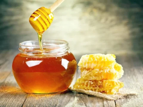 عسل السدر مع غذاء الملكات.. هل هو فعلًا «فياجرا الطبيعة» للرجال؟ 4 عسل السدر