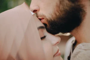 حكم الاستمتاع بيد الزوجة