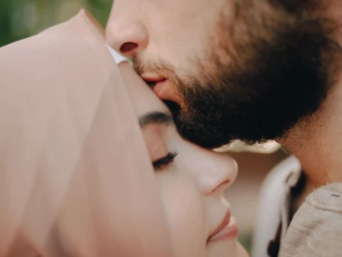 حكم الاستمتاع بيد الزوجة في الإسلام: الفتوى الكاملة بالتفصيل 9 حكم الاستمتاع بيد الزوجة