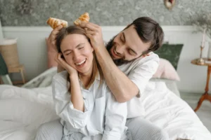 المرأة المرحة في العلاقة الزوجية