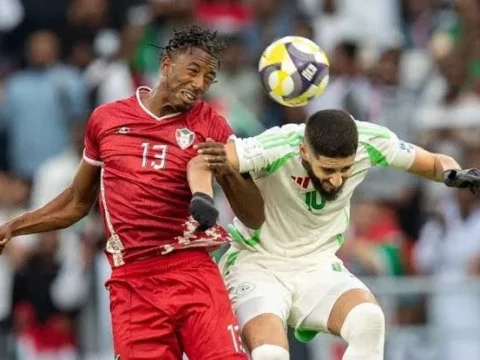 الجزائر والسودان في كأس العرب.. تعادل يحسم الديربي 2 الجزائر والسودان في كأس العرب