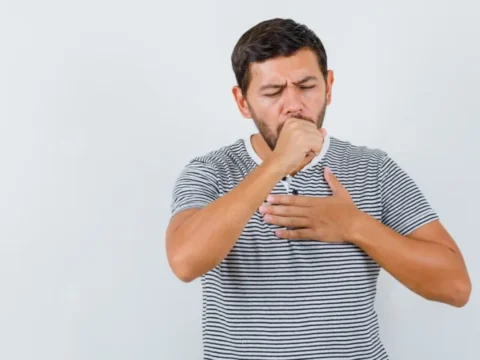 مشروب قد يساعد المدخنين على دعم صحة الرئتين وتقليل السعال 5 مشروب لتنظيف الرئتين للمدخنين