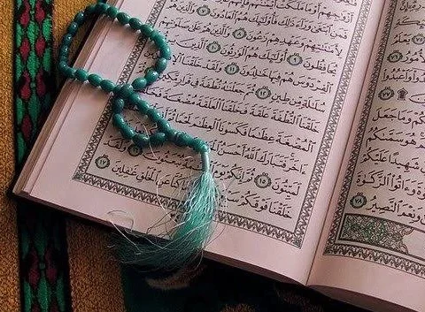 ليس سراً.. الأثرياء يعتمدون هذه العادات مع 3 آيات قرآنية غيرت حياتهم فعلاً! 1 3 آيات قرآنية