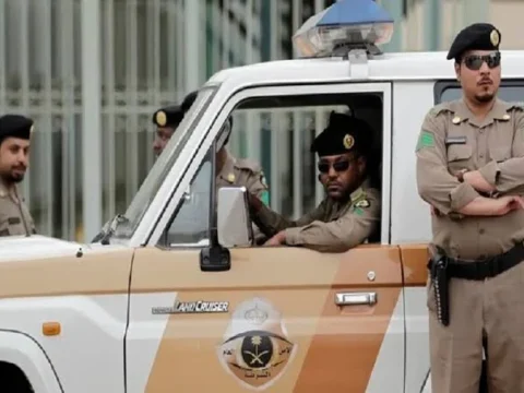 الأمن السعودي يضبط 4 وافدين أثناء ممارسة أفعال "تنافي الآداب" داخل مركز مساج 8 الأمن السعودي
