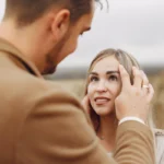 سر يجذب المرأة: منطقة في جسدها تحب أن يلاحظها الرجل كثيرًا 9 ما تحبه المرأة في الرجل