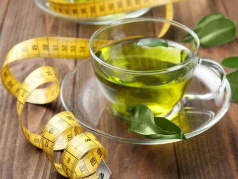 سر الشاي الأخضر.. مشروب المساء الذي يحارب دهون البطن ويحمي قلبك أثناء النوم 9 الشاي الأخضر وحرق الدهون