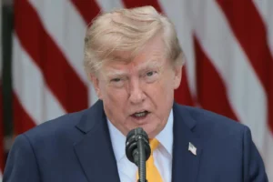 ترامب يثير الجدل في ميامي: «كوبا هي التالية» ويكشف عن 3554 هدفًا في إيران 10 The president of the United